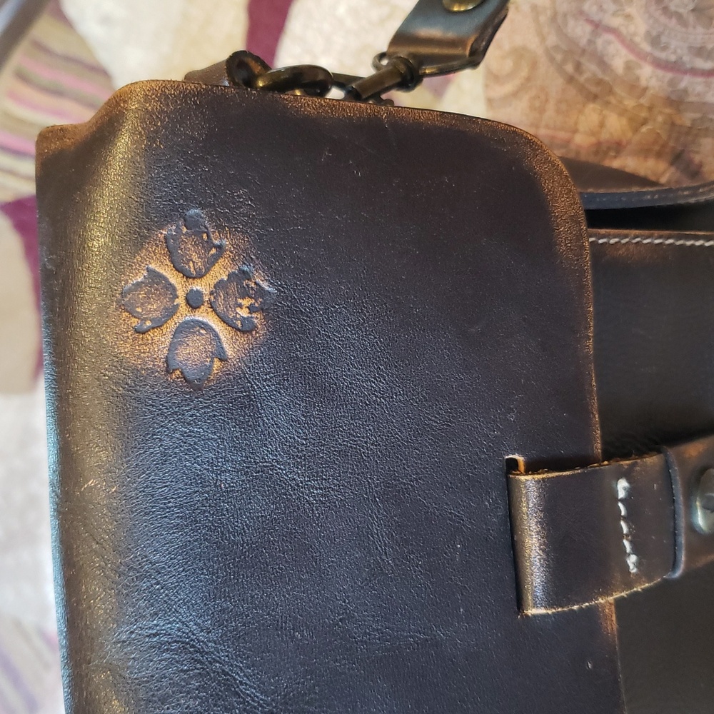 Patricia Nash 'Lari' Crossbody Bag - Picture 11 of 11